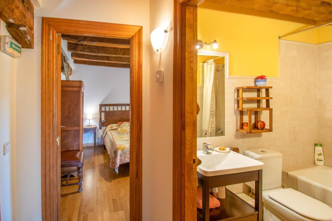 Casa Monaut, Acogedores Apartamentos A Los Pies De La Selva De Irati Saragueta 外观 照片